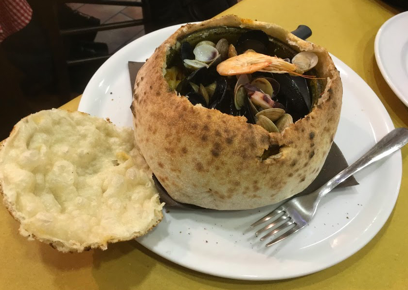 南イタリアの伝統料理・パスタ・エ・ファジョーリ(Pasta e fagioli alla pescatora) (出典:著者撮影)