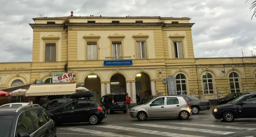 チルクムヴェスヴィアーナ鉄道(Circumvesuviana)のポンペイ駅