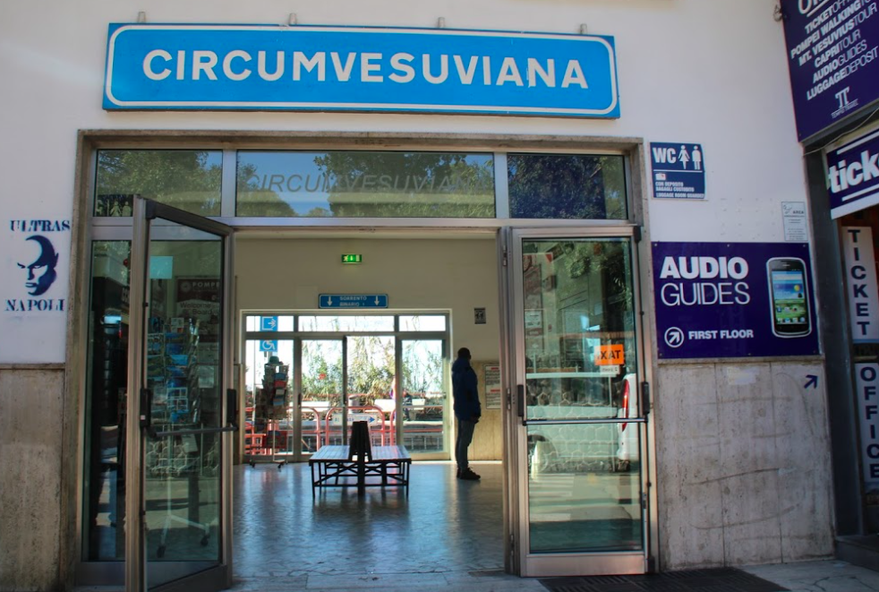 ポンペイスカビ駅(Pompei Scavi駅) (出典:著者撮影)